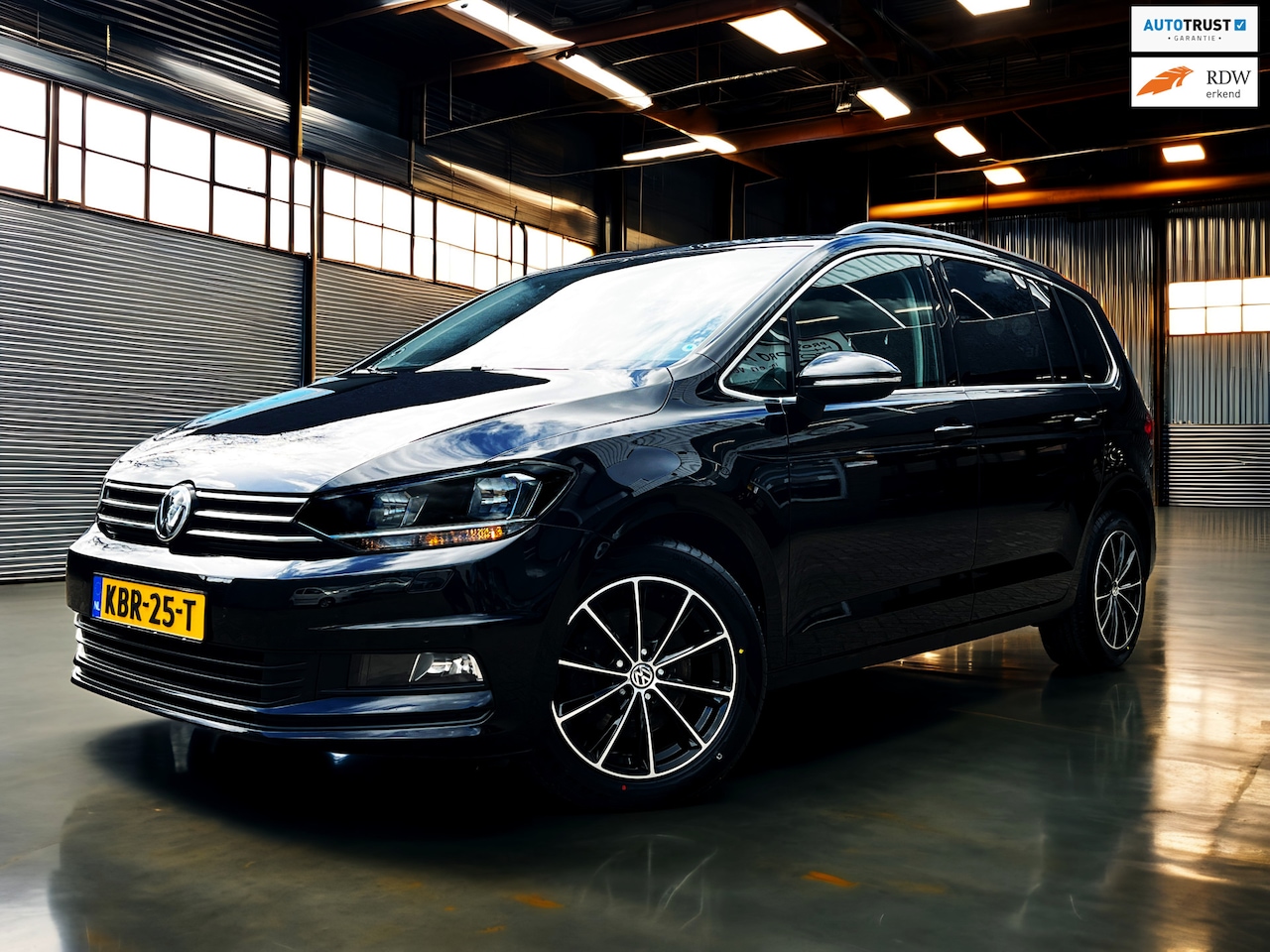 Volkswagen Touran - 1.4 TSI Highline 7p_ Automaat_Trekhaak_Camera_Clima - AutoWereld.nl