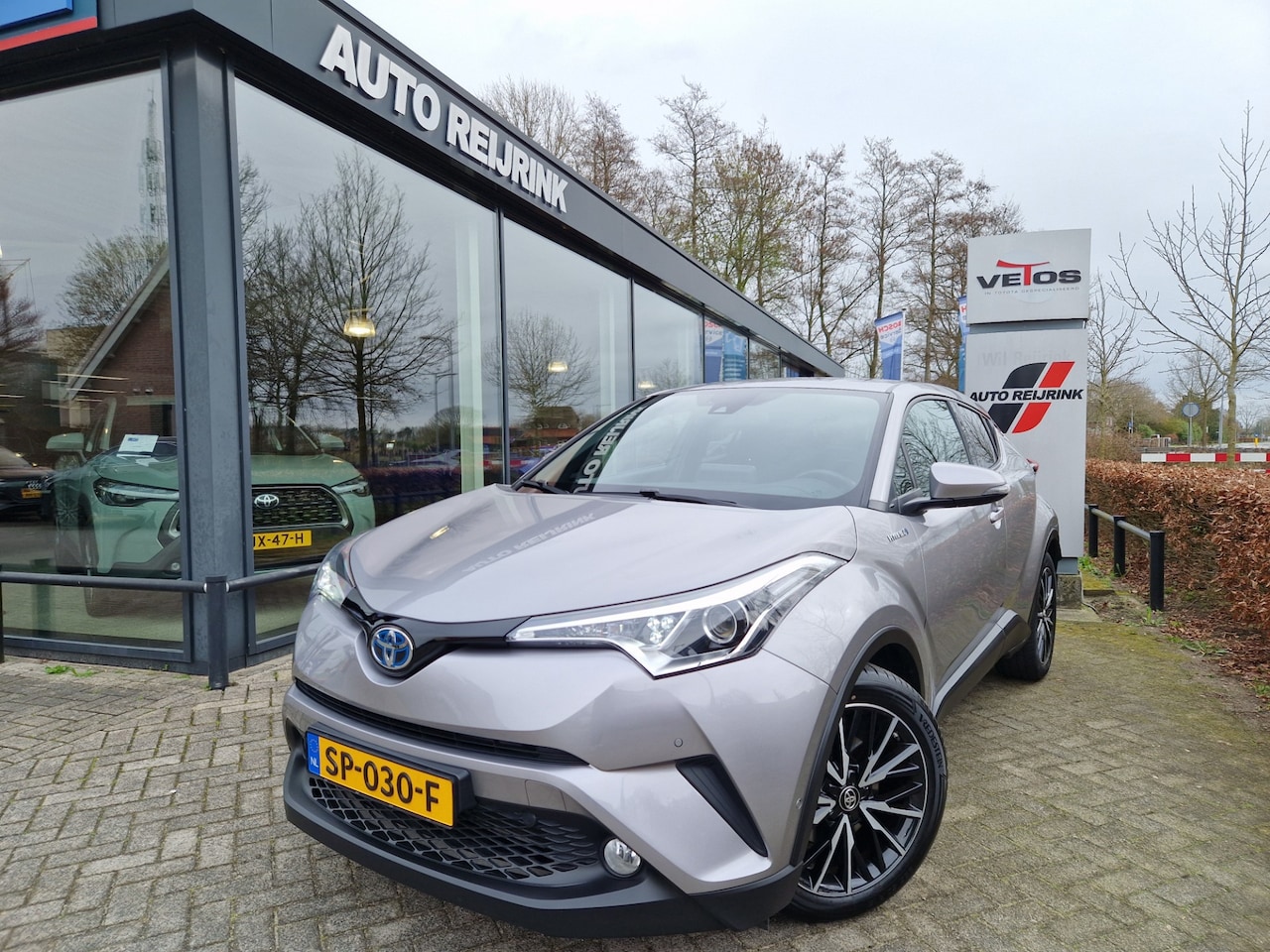 Toyota C-HR - 1.8 Hybrid Team D/TREKHAAK/PARK.SENS/NAVI/AUTO INPARKEREN/STUUR-EN STOELVERWARMING - AutoWereld.nl
