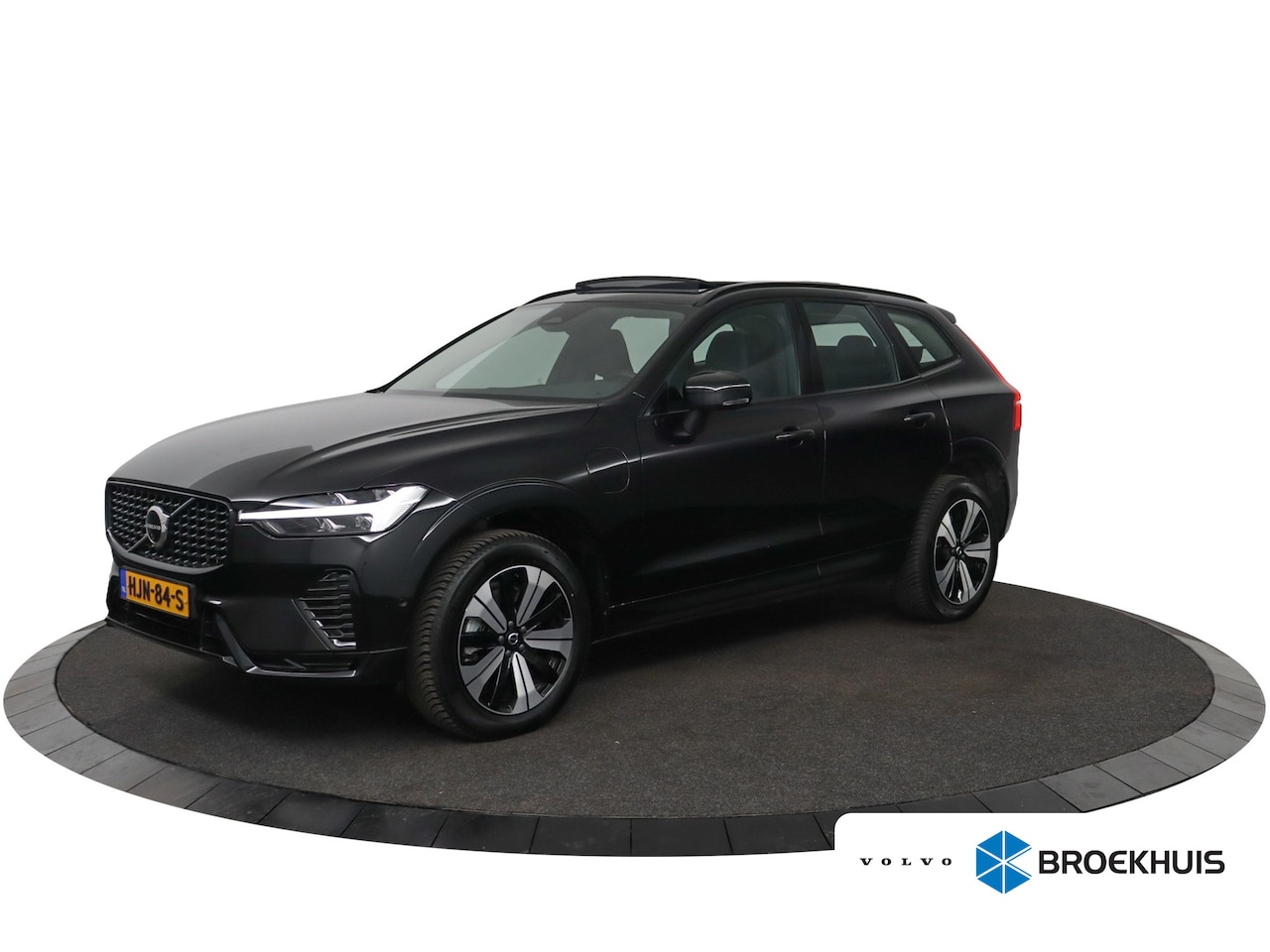 Volvo XC60 - 2.0 T6 Plug-in hybrid AWD Plus Dark | Stoel + Stuur verwarming | Trekhaak | BLIS | 360 Cam - AutoWereld.nl