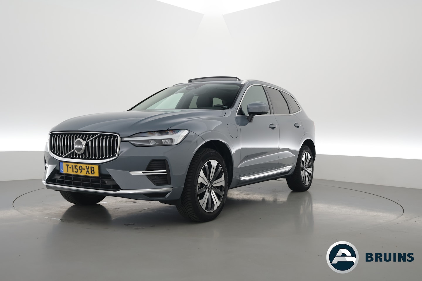 Volvo XC60 - 2.0 T6 Plug-in hybrid AWD Plus Bright | Pano-dak | Trekhaak | H&K Audio | ACC | Stoel + st - AutoWereld.nl