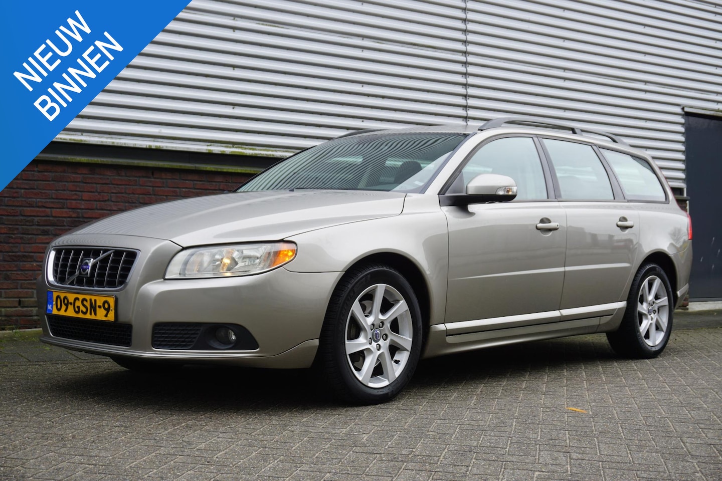Volvo V70 - 2.4D 163PK Ocean Race/Leer/Trekhaak/Nette staat/ 17 Inch.LMV. - AutoWereld.nl