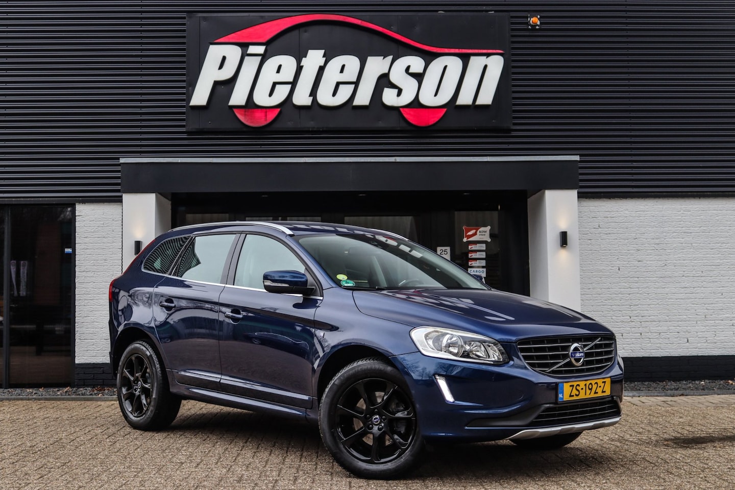 Volvo XC60 - 2.0 D4 FWD Ocean Race H&K LEDER CLIMA TREKHAAK - AutoWereld.nl