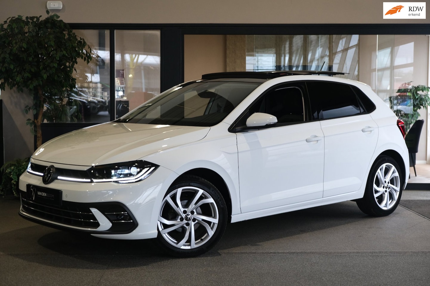 Volkswagen Polo - 1.0 TSI Style DSG 95PK IQ Led Pano Navi Virtual Keyless Stoelverwarming - AutoWereld.nl