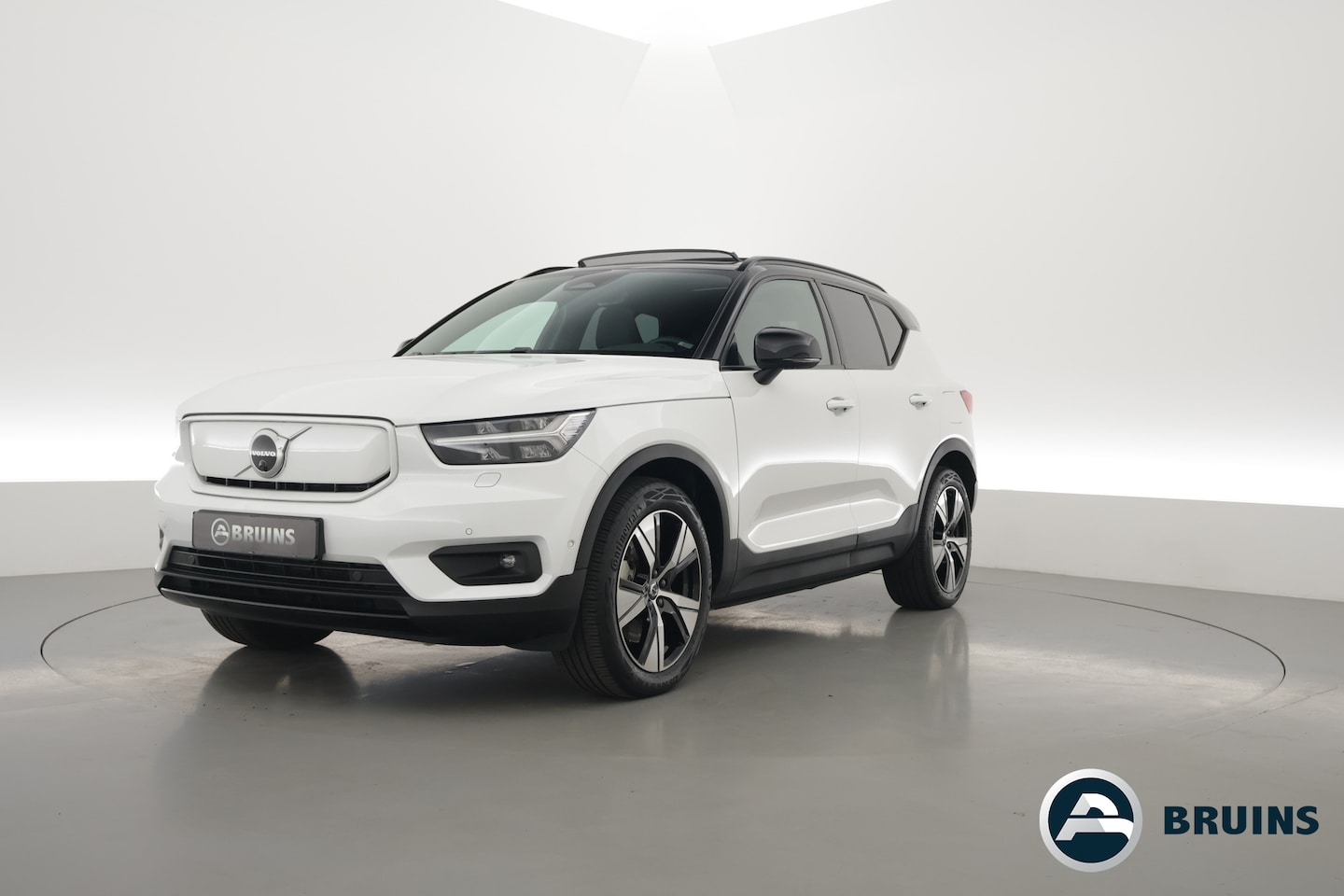 Volvo XC40 - Recharge Twin Pro Pano-dak | Leer | Trekhaak | Adap. Cruise | 360 camera | 4x stoel+ stuur - AutoWereld.nl