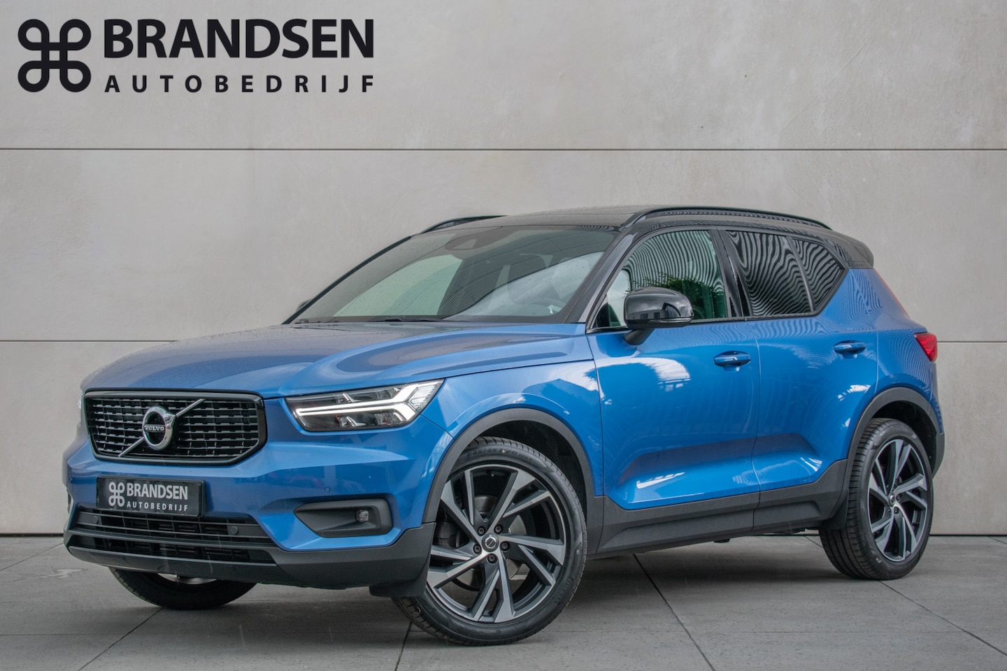 Volvo XC40 - 2.0 T4 R-Design Pano-ACC-20"-H/K-Trekhaak - AutoWereld.nl