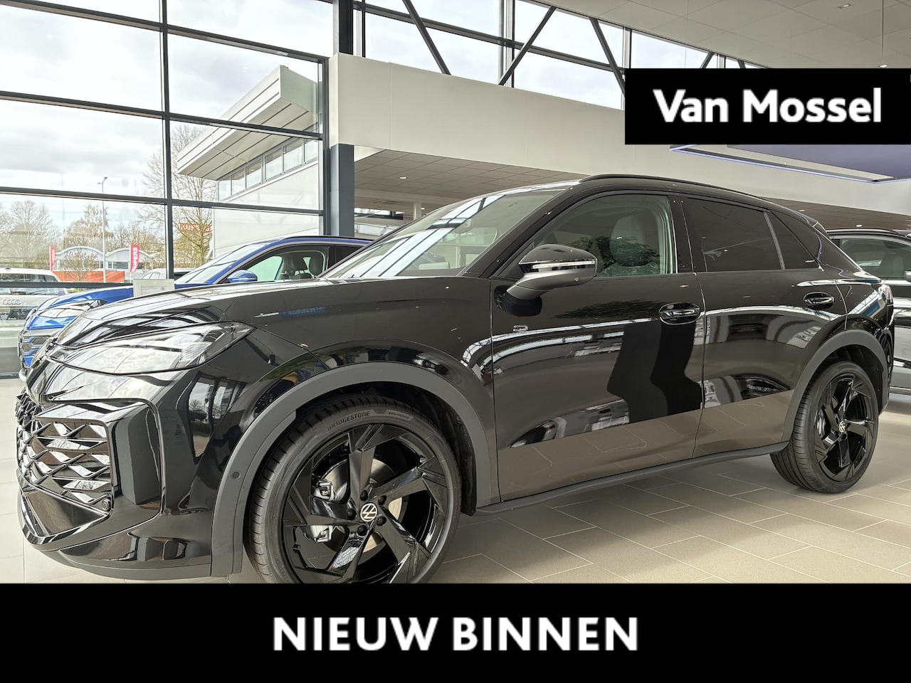 Volkswagen T-Roc - 1.5 eTsi R-Line First Edition | 20 inch zwarte velgen | Panoramadak | IQ.light | Harman Ka - AutoWereld.nl