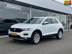 Volkswagen T-Roc - 1.5 TSI Sport automaat , trekhaak , Apple-carplay ,