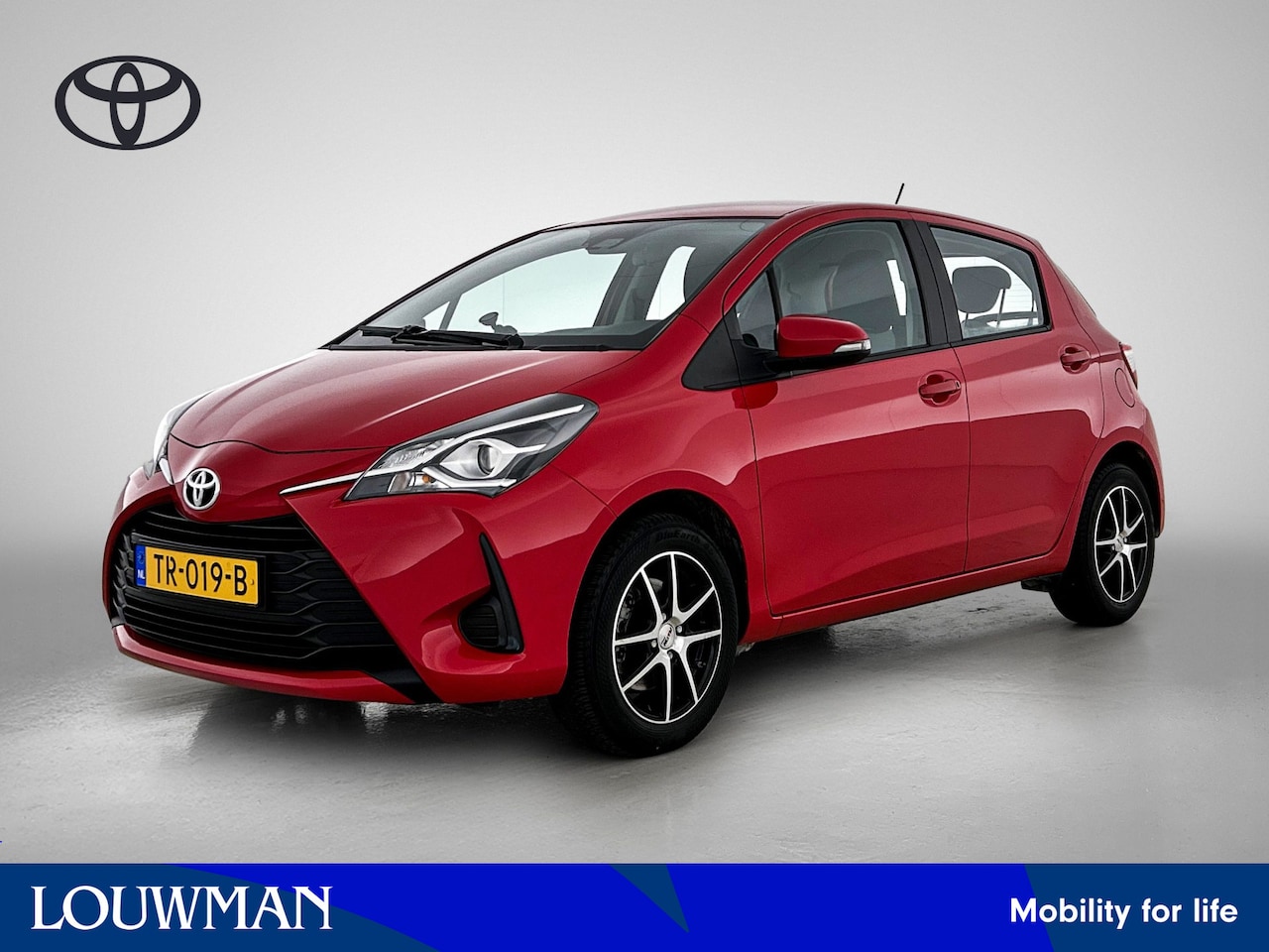 Toyota Yaris - 1.5 VVT-i Active | Airco | Climate Control | Cruise Control | All Seasonbanden - AutoWereld.nl