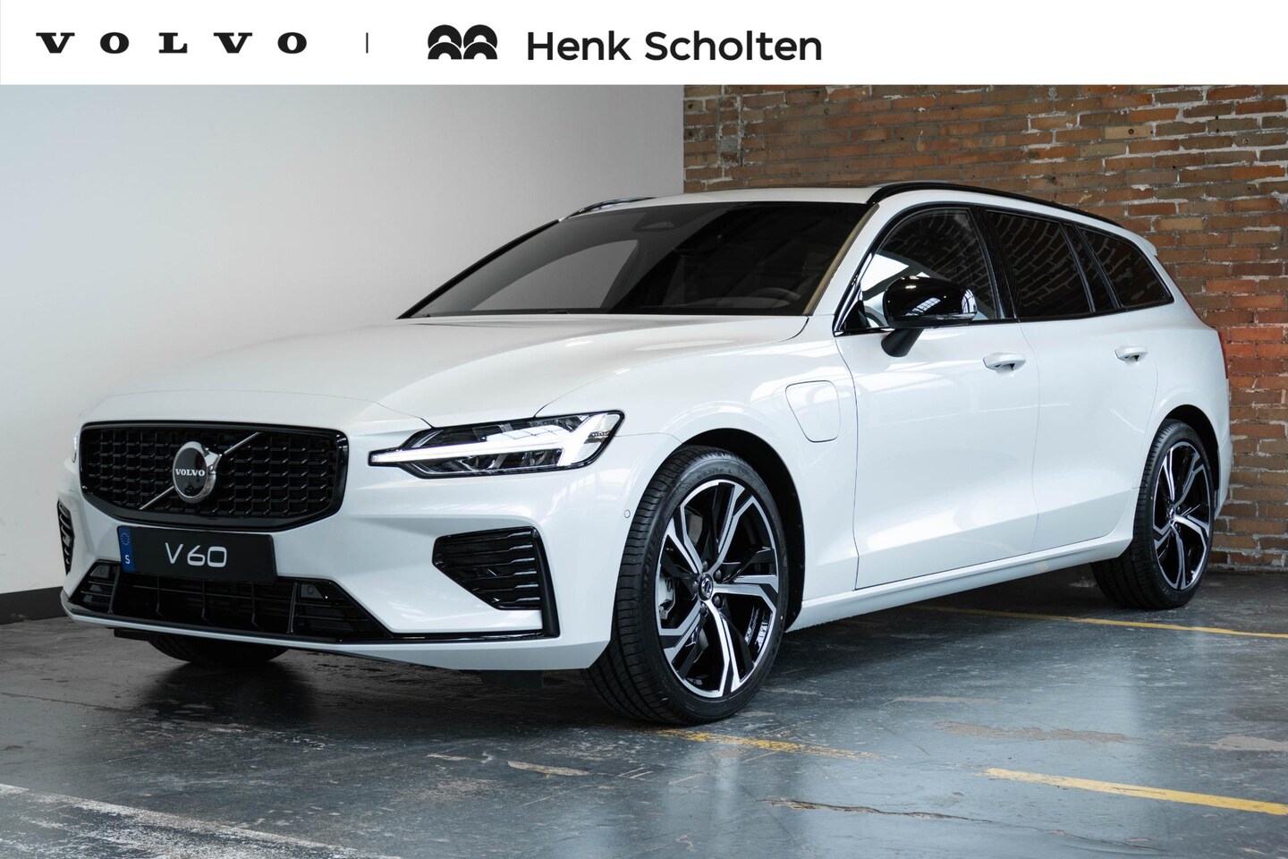 Volvo V60 - T6 Plug-in hybrid AWD Plus Dark | Head-Up Display | Panoramadak met Schuif-/Kantelfunctie - AutoWereld.nl
