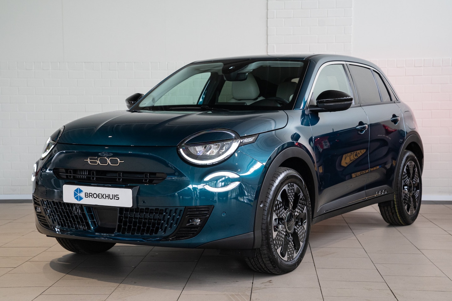 Fiat 600 - 1.2 Hybrid La Prima | 10,25" touchscreen radio met Bluetooth, DAB & USB | 18" lichtmetalen - AutoWereld.nl