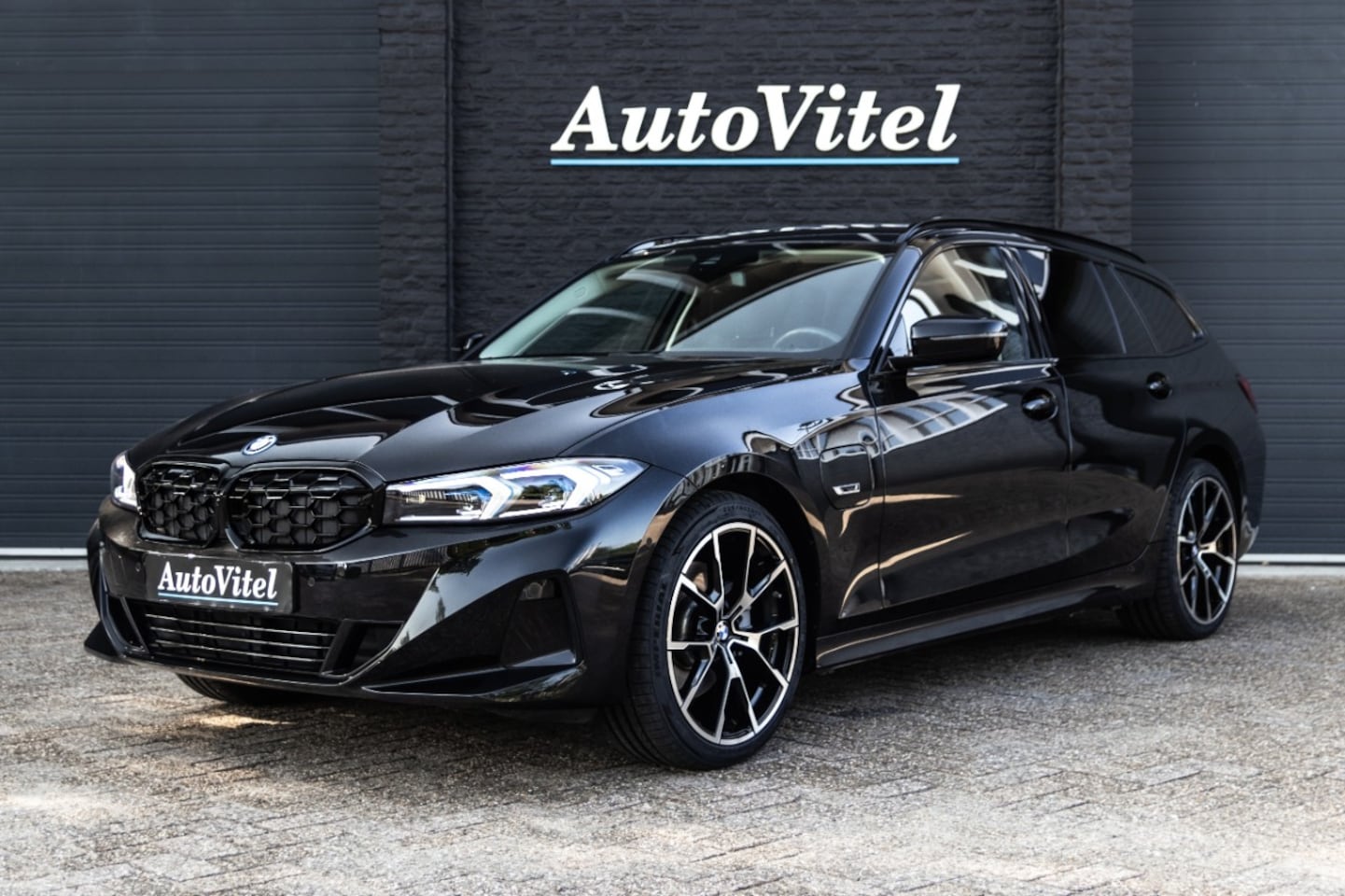 BMW 3-serie Touring - 330e | Head-Up | Trekhaak | Sportleder | Camera | Comfort Acces | Memory - AutoWereld.nl