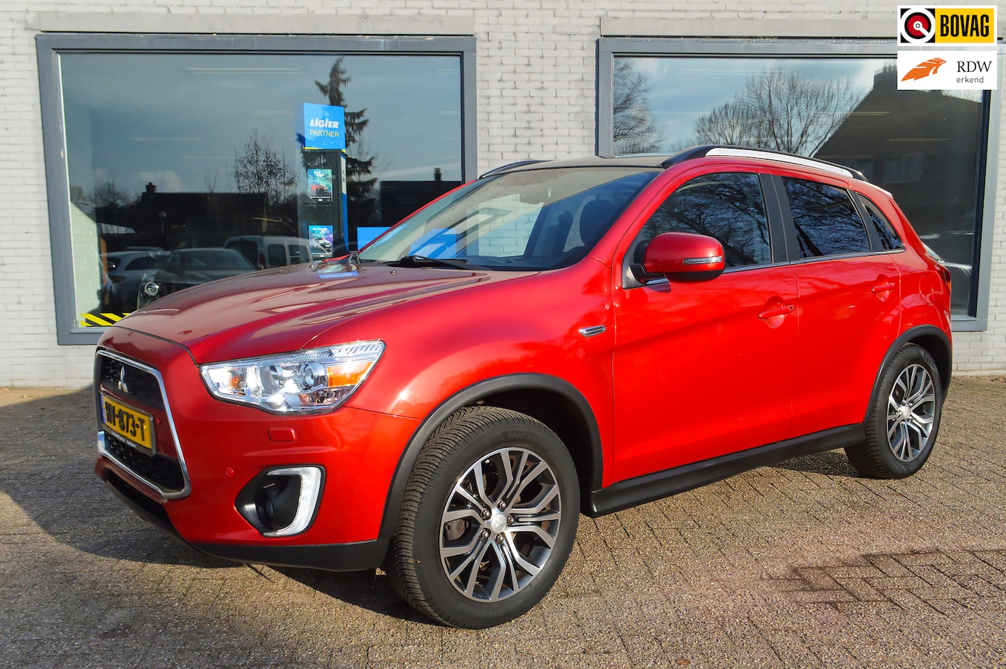 Mitsubishi ASX - 1.6 Cleartec Instyle | Trekhaak | Panodak | Verwarmde voorstoelen | Navi - AutoWereld.nl