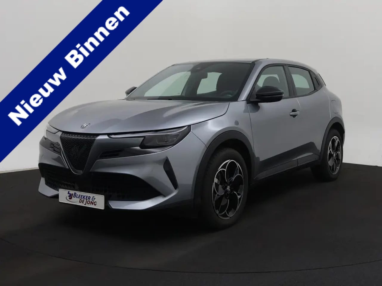 Alfa Romeo Junior - Elettrica Speciale 54 kWh | ACC | Clima | LED  05-2025 10.537 KM - AutoWereld.nl