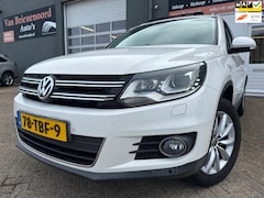 Volkswagen Tiguan - 1.4 TSI Sport&Style van 2de Eig met elec panoramadak en parkeersensoren en trekhaak en nav