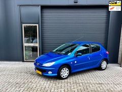 Peugeot 206 - 1.4 5DRS | AIRCO | LAGE KM-STAND | CRUISE CONTROL | CENTR VERGRENDELING |APK 10-2026
