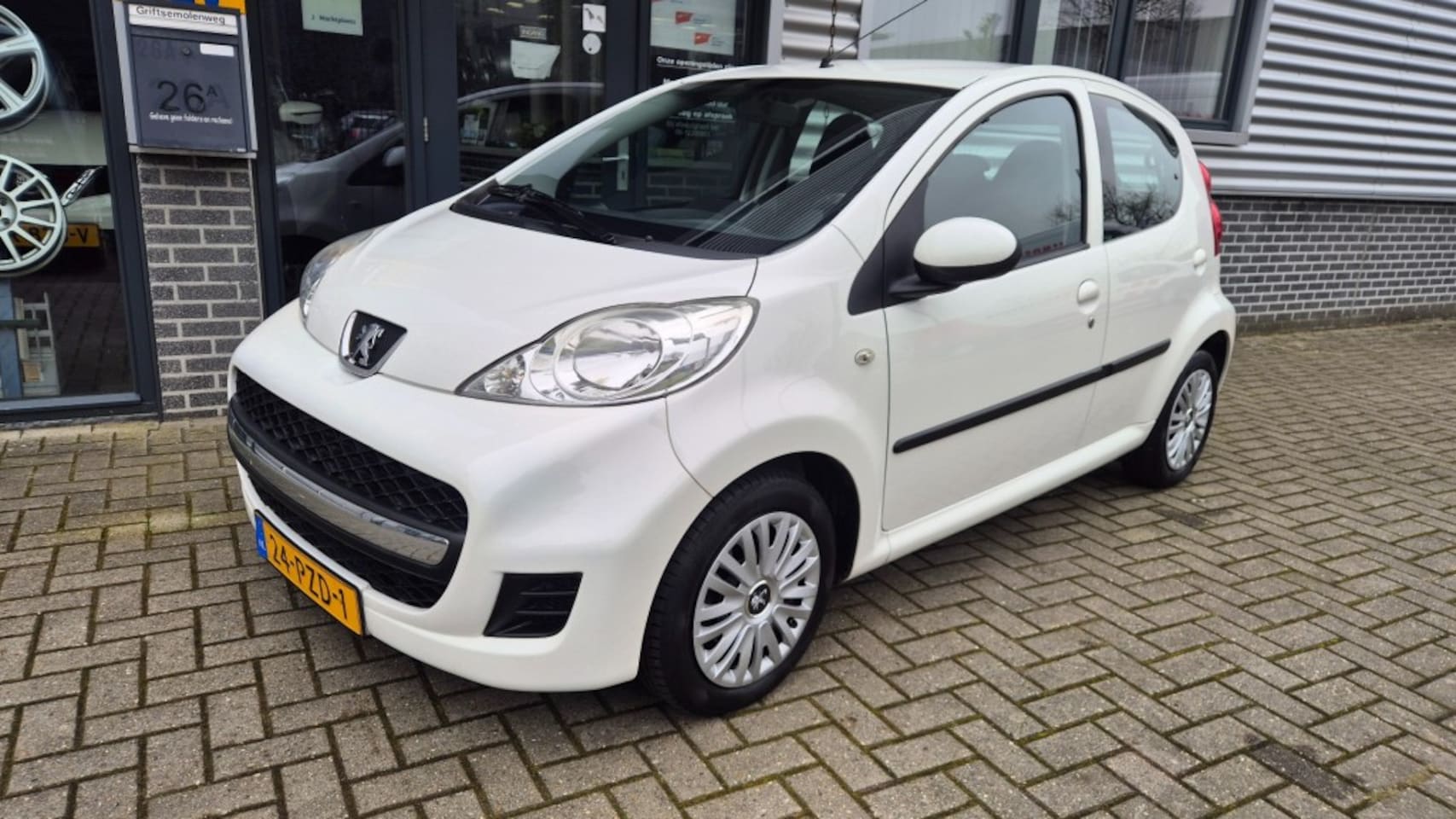 Peugeot 107 - 1.0-12V XS AIRCO AUTOMAAT EL RAMEN CENRT VERGR AFST NAP - AutoWereld.nl