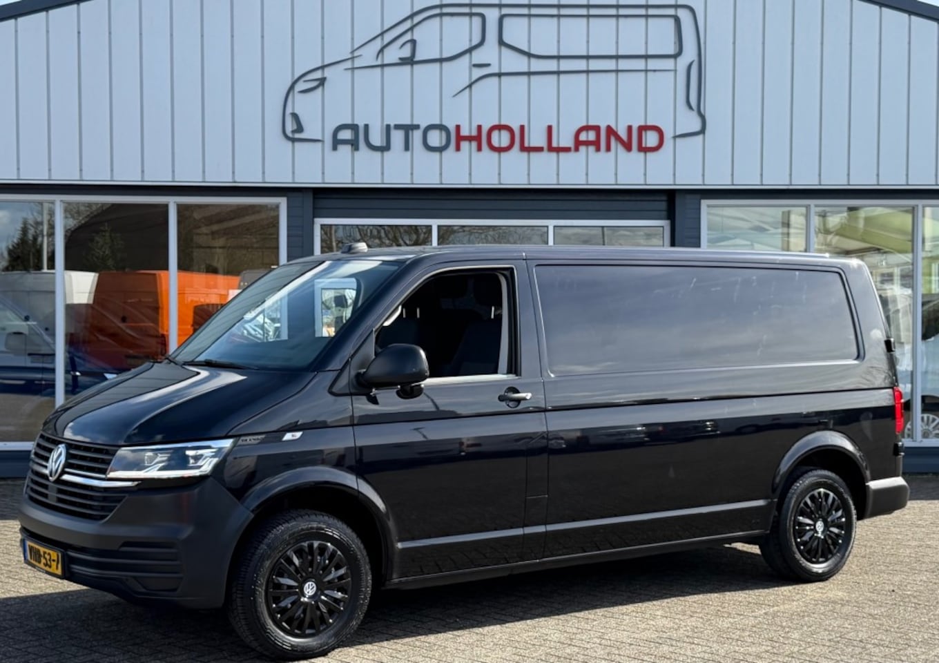 Volkswagen Transporter - 2.0 TDI 110KW 150PK L2H1 EURO 6 AUTOMAAT AIRCO/ NAVIGATIE/ CRUISE CONTROL/ SORTIMO INRICHT - AutoWereld.nl