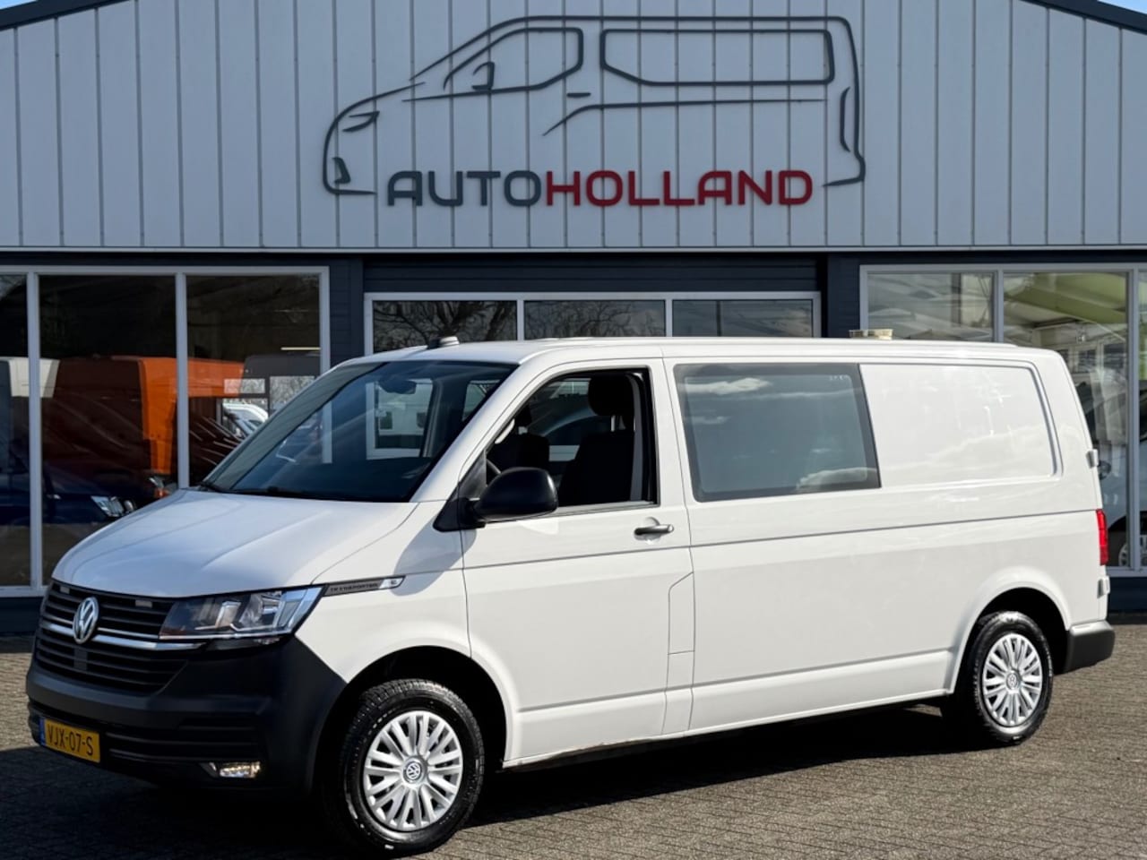 Volkswagen Transporter - 2.0 TDI 81KW 110PK L2H1 DC DUBBELE CABINE EURO 6 AIRCO/ NAVIGATIE/ CRUISE CONTROL/ 100% DE - AutoWereld.nl