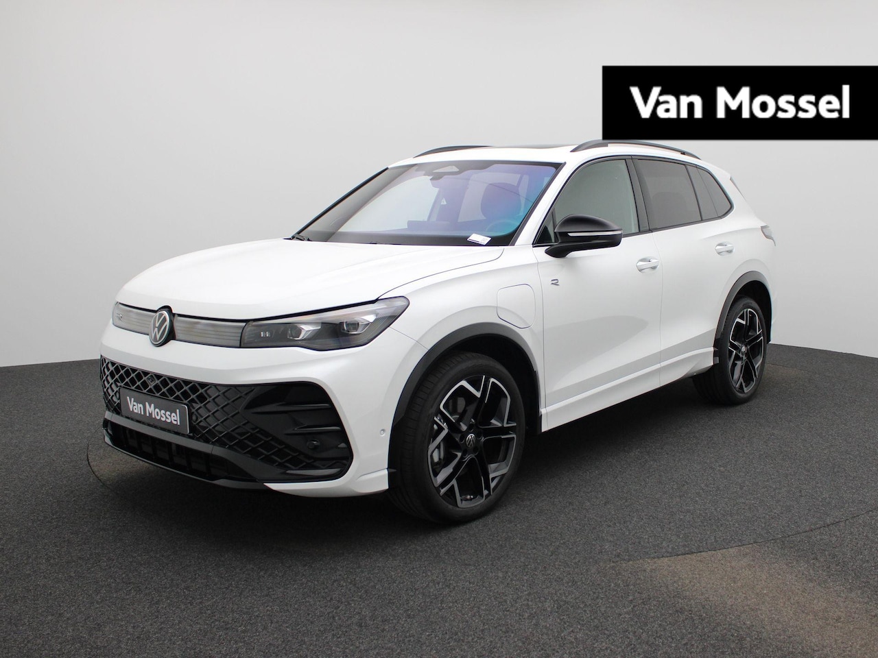 Volkswagen Tiguan - 1.5 eHybrid R-Line Edition 272 PK| Panoramadak | Trekhaak | Lederen Stoelen Met Geheugen | - AutoWereld.nl