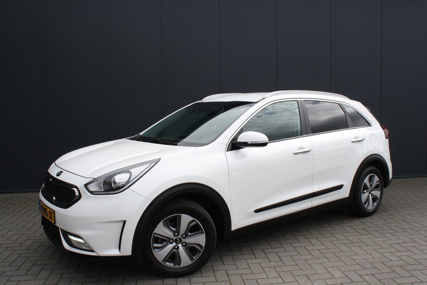 Kia Niro - 1.6 GDi Hybrid DynamicLine - NAVIGATIE - CAMERA - LED - PDC - APPLE CARPLAY - AutoWereld.nl