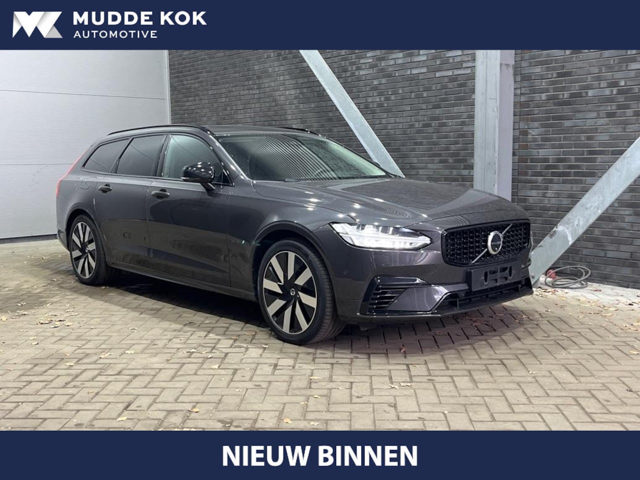 Volvo V90 - T8 Plug-in hybrid Ultimate Dark | Head-Up | Panoramadak | 360° Camera | Massage | Trekhaak - AutoWereld.nl