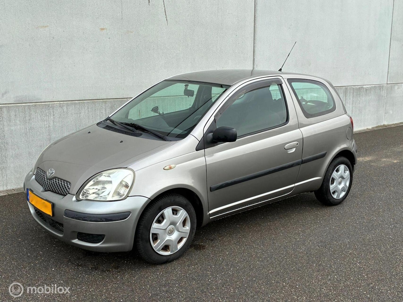 Toyota Yaris - 1.3 16 VVT-i Terra 3-DEURS - AutoWereld.nl