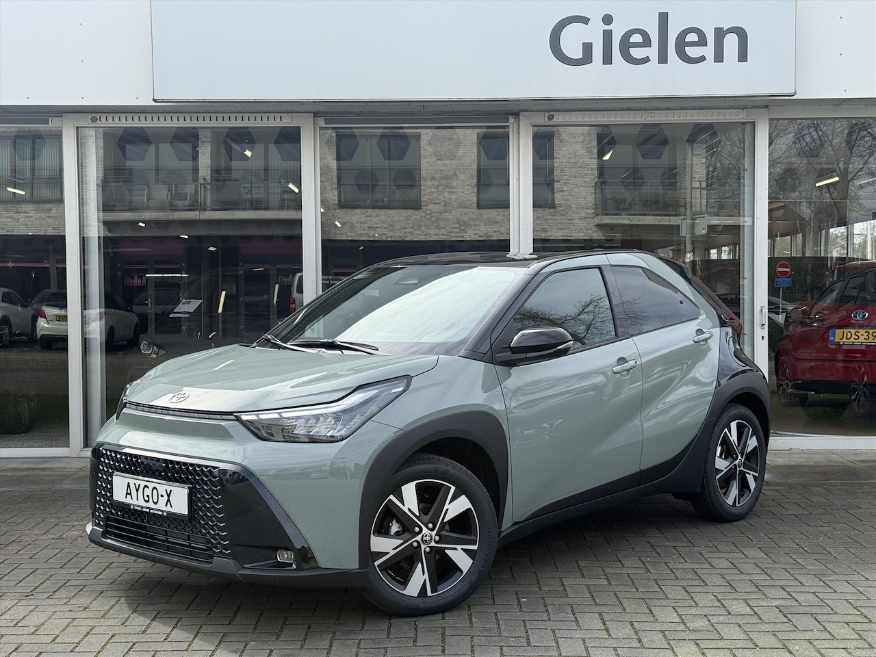Toyota Aygo X - 1.5 Hybrid Pulse Plus | Tarragon, Bi-Tone, Stoelverwarming, Climate control, Startknop, LE - AutoWereld.nl