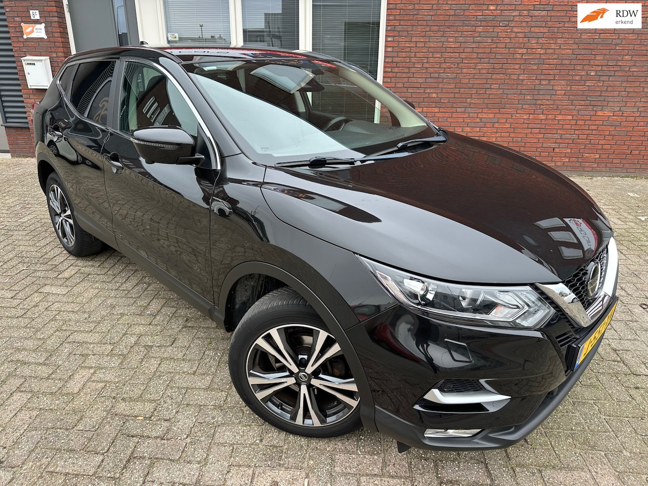 Nissan Qashqai - 1.2 N-Connecta / 1e eig / Navi / 360 Camera / PCD / LED / LM - AutoWereld.nl