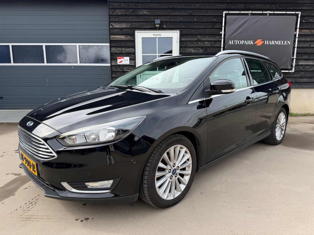 Ford Focus Wagon - 1.0 Titanium Keyless Cruise Airco Navi - AutoWereld.nl