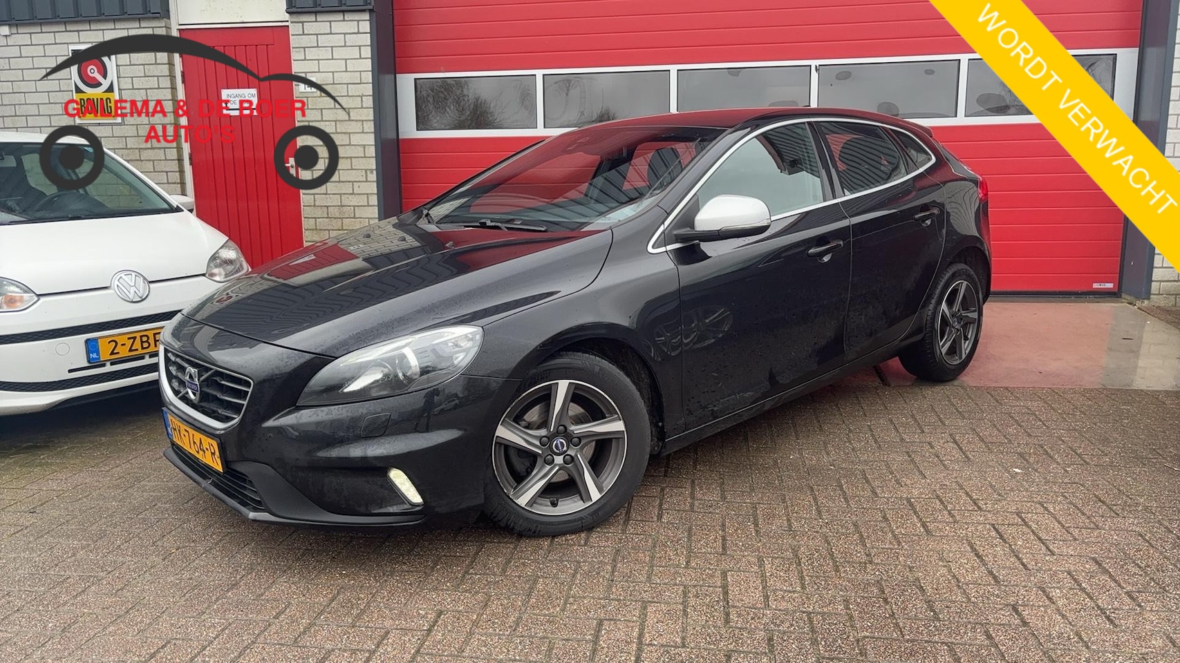 Volvo V40 - 2.0 D2 R-Design Business NWE D-RIEM / TREKHAAK / XENON / STOELVERW / NAVI / CLIMA / PDC / - AutoWereld.nl
