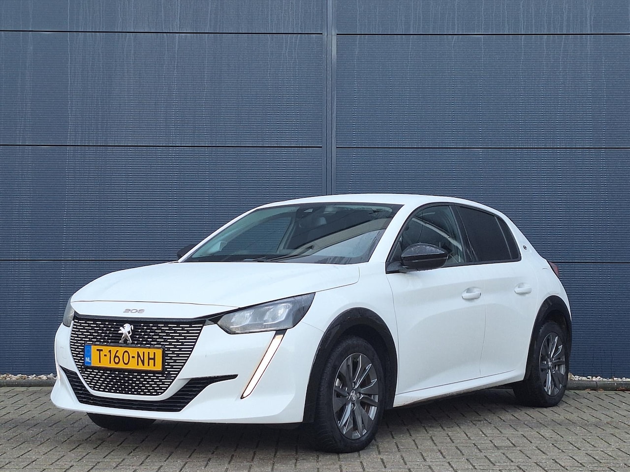 Peugeot e-208 - EV 50kWh 136pk Allure 3 Fase | Navigatie | Climate control | Voorverwarming | DAB | All se - AutoWereld.nl