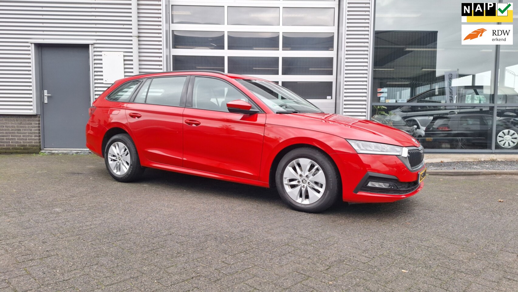 Skoda Octavia Combi - 1.0 TSI Ambition/Navigatie*Cruise*Pdc/Led*Metalic/Enz - AutoWereld.nl