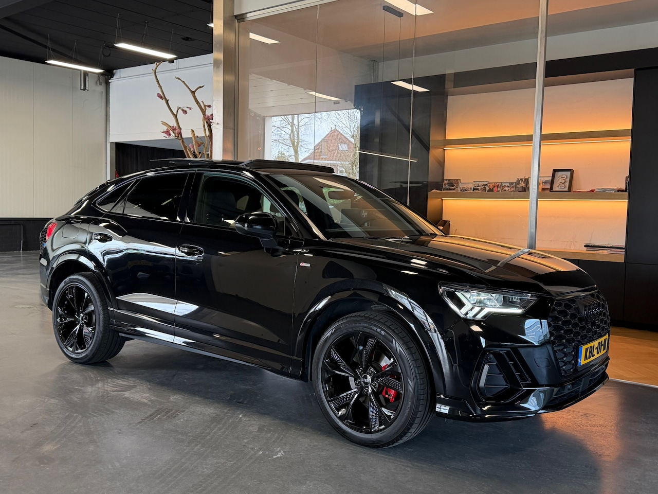 Audi Q3 Sportback - 35 TFSI S line Edition Pano Sfeerverl. Keyless - AutoWereld.nl