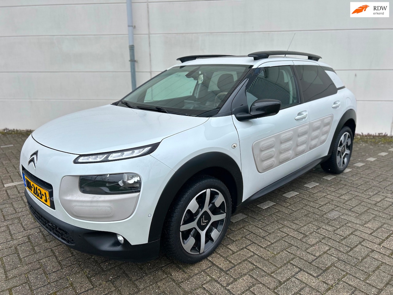 Citroën C4 Cactus - 1.2 PureTech Business Plus Pano Leder Achteruitrij Camera Stoelverwarming Trekhaak - AutoWereld.nl