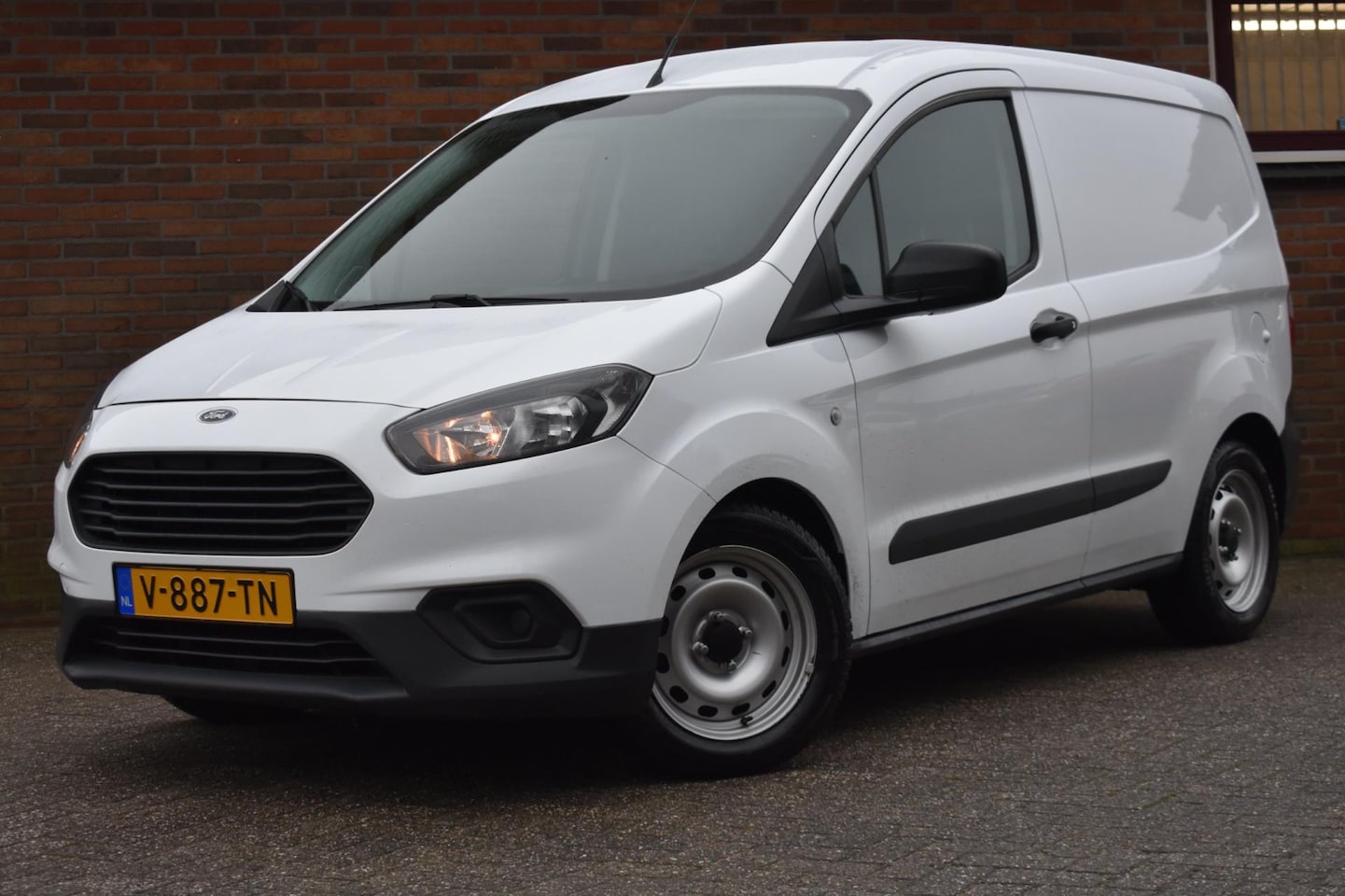 Ford Transit Courier - 1.5 TDCI Ambiente '19 BTW Airco Inruil mogelijk - AutoWereld.nl