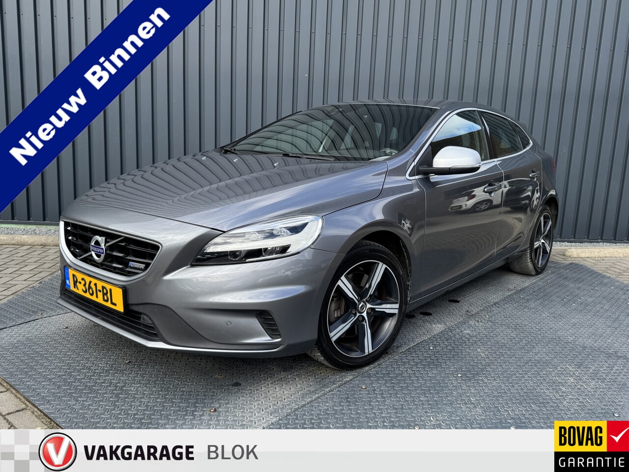 Volvo V40 - 1.5 T3 R-Design Prijs Rijklaar!! - AutoWereld.nl