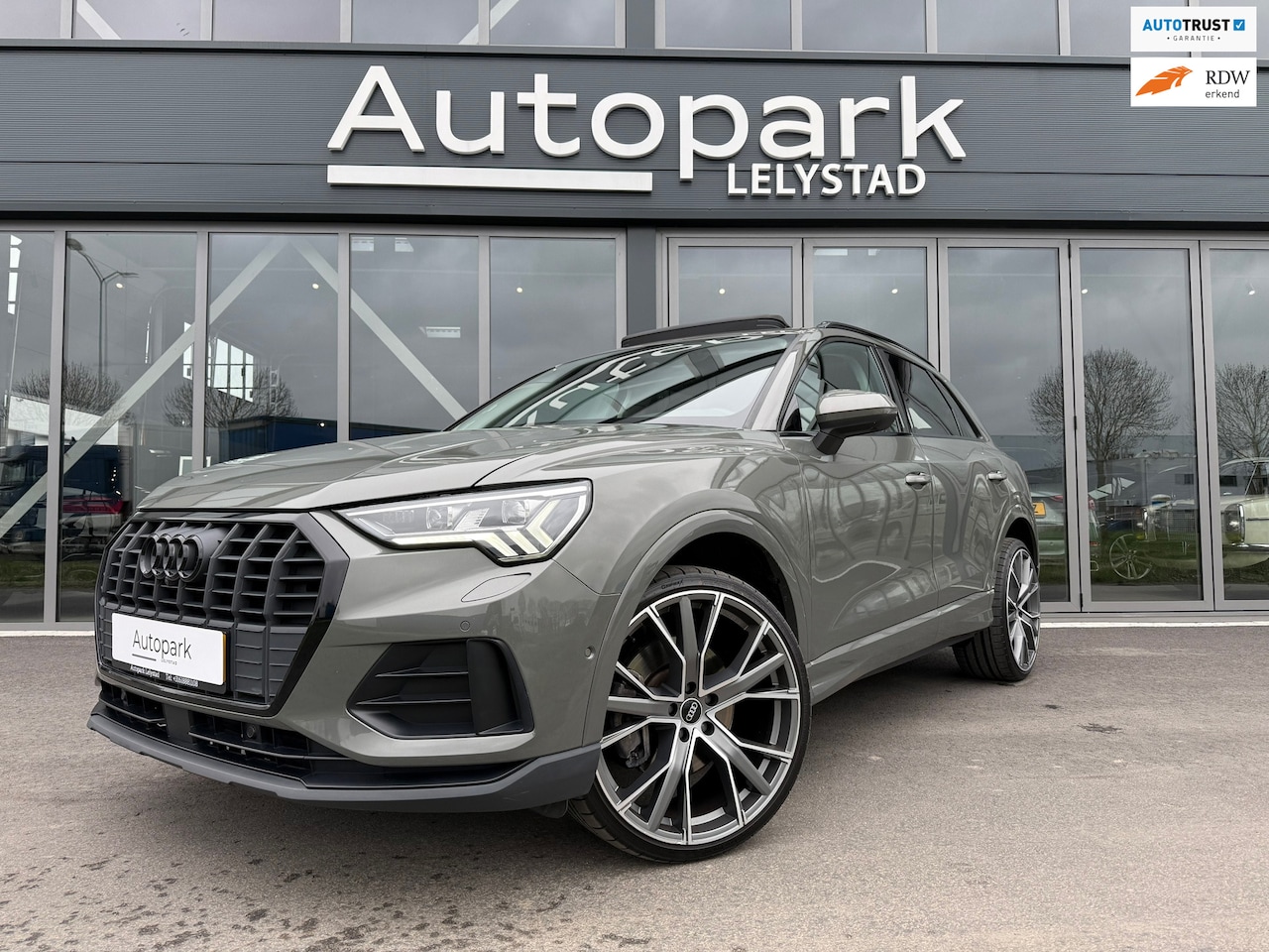 Audi Q3 - 40 TFSI Quattro S-Line PANO MATRIX LED 21'' Velgen - AutoWereld.nl