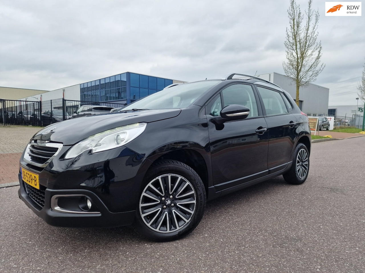 Peugeot 2008 - 1.2 PureTech Active AUT PANO NAVI PSENSOR CRUISE 2 X SLEUTELS - AutoWereld.nl