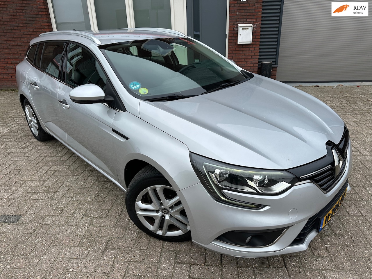 Renault Mégane Estate - 1.5 dCi Zen / Navi / PDC / Clima / Keyless / Cruise / LM - AutoWereld.nl