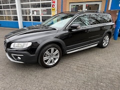 Volvo XC70 - 2.4 D5 220pk AWD|lage km. stand|Trekhaak|Schadevrij|Erg mooie auto