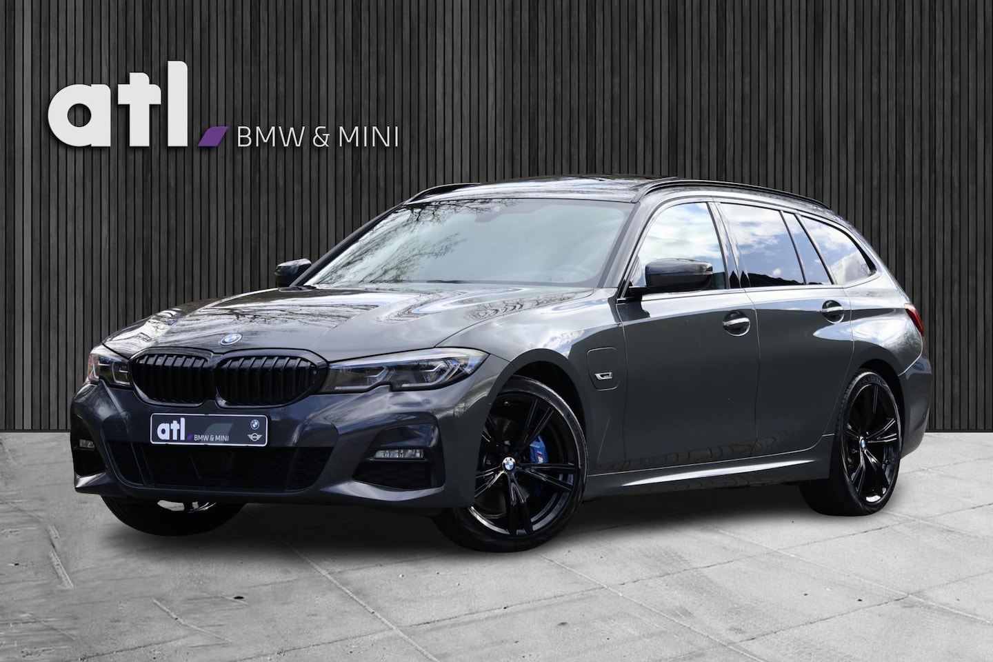 BMW 3-serie Touring - 330e High Executive M-Sport | Pano | HUD | Laser | Adap Cruise | Elektr. trekhaak | Adap o - AutoWereld.nl