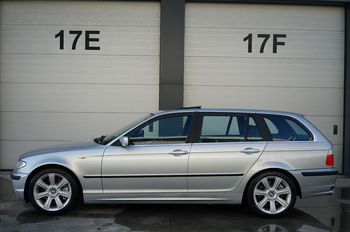 BMW 3-serie Touring - 330i Executive Individual - AutoWereld.nl
