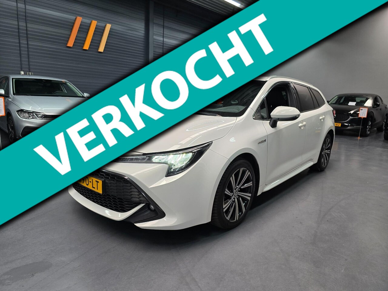 Toyota Corolla Touring Sports - 1.8 Hybrid Business Plus CAMERA LED DEALER ONDERHOUDEN - AutoWereld.nl