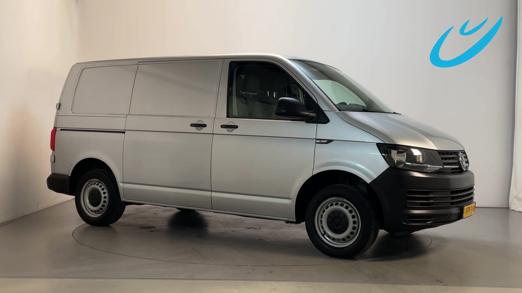 Volkswagen Transporter - 2.0 TDI L1H1 3-zits Airco Trekhaak Elektrische Ramen - AutoWereld.nl
