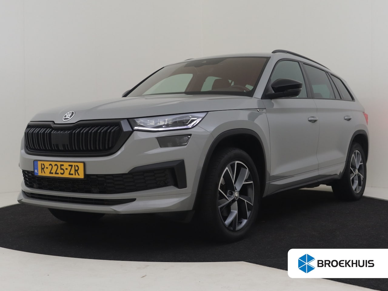 Skoda Kodiaq - 1.5 TSI Sportline Business 1560PK DSG/AUTO | Trekhaak uitklapbaar | Navigatie | apple carp - AutoWereld.nl