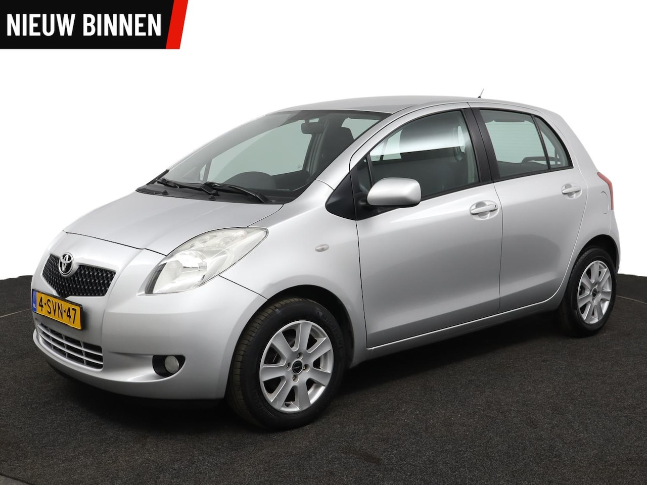 Toyota Yaris - 1.3 VVTi Sol AIRCO AUTOMAAT 5-DEURS NAVIGATIE - AutoWereld.nl