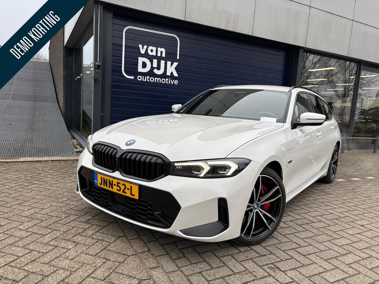BMW 3-serie Touring - 320e Touring M-Sport PRO PHEV SHADOWLINE ADEPTIVE KOPLAMPEN 360 CAMERA DRIVER ASSIST HEAD- - AutoWereld.nl