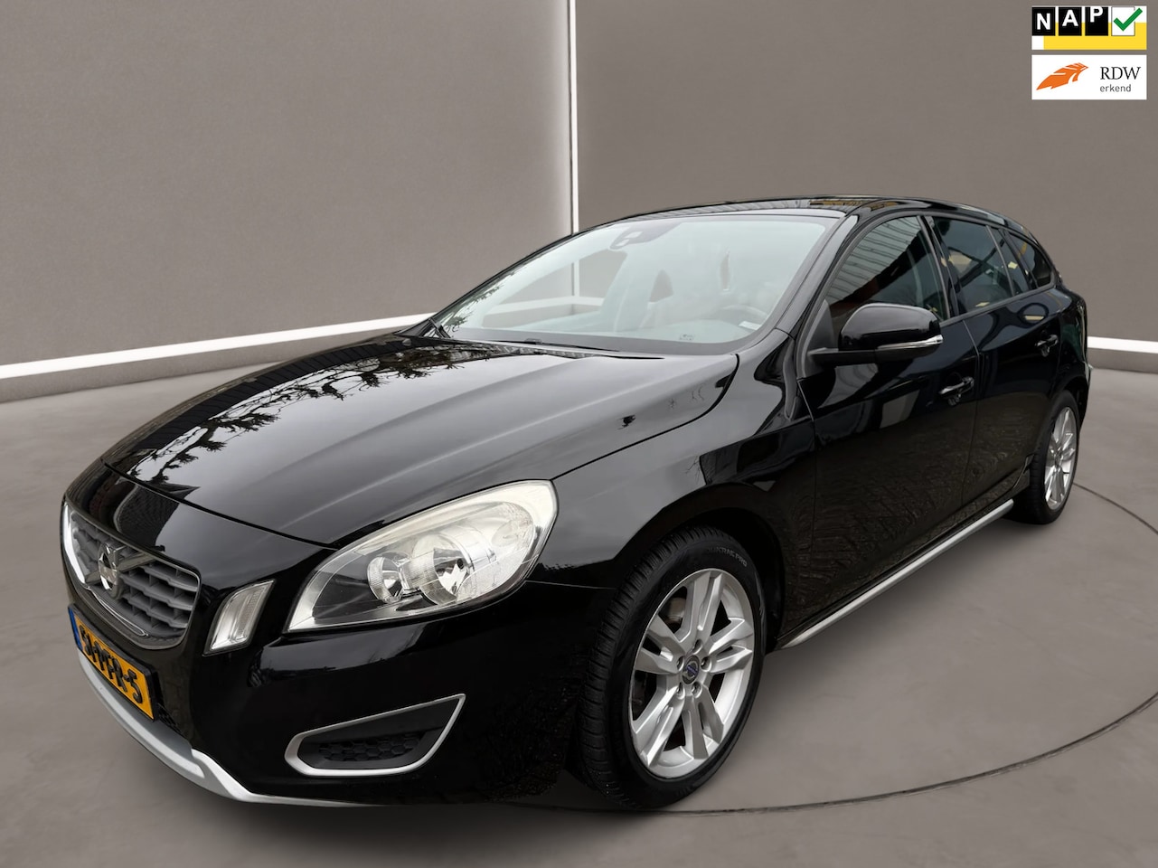 Volvo V60 - 1.6 T3 Kinetic 150 Pk Airco Navi Leer Pdc Nap - AutoWereld.nl