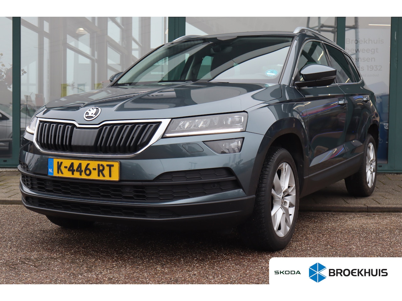 Skoda Karoq - 1.0 TSI Business Edition Plus 110PK | Achteruitrijcamera | Cruise control | Keyless entry - AutoWereld.nl
