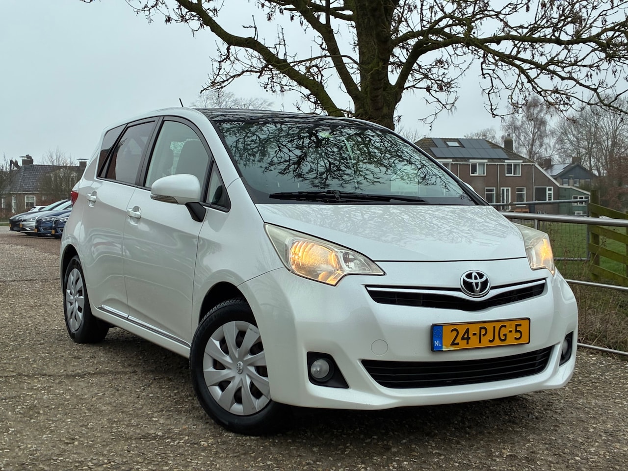 Toyota Verso S - 1.3 VVT-i Aspiration | Pano + Cruise + Clima nu € 3.975,-!!! - AutoWereld.nl